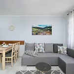 Charming With Parking And Balcony In By Renters Apartman