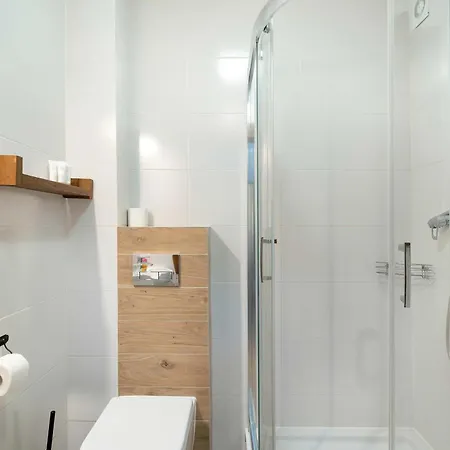 Charming With Parking And Balcony In By Renters Διαμέρισμα *