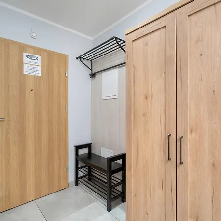 Charming With Parking And Balcony In By Renters Apartman *