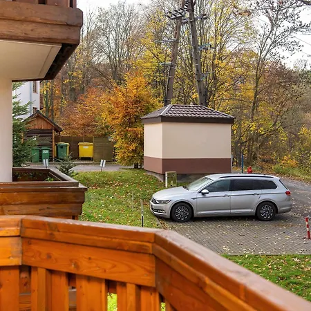 Charming With Parking And Balcony In By Renters Apartman *