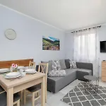 شقة Charming With Parking And Balcony In By Renters *
