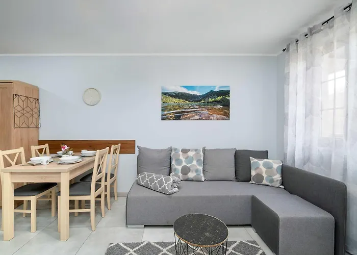 Charming With Parking And Balcony In By Renters Appartamento